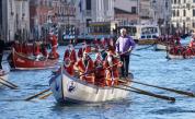<p>Революционно - туристите вече ще влизат във Венеция с билети</p>