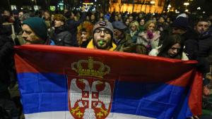Привърженици на проевропейската опозиционна коалиция Сърбия срещу насилието протестират за