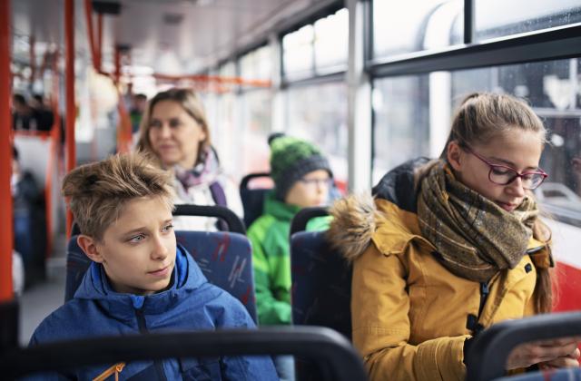 Децата до 14 ненавършени години ще пътуват с безплатна карта