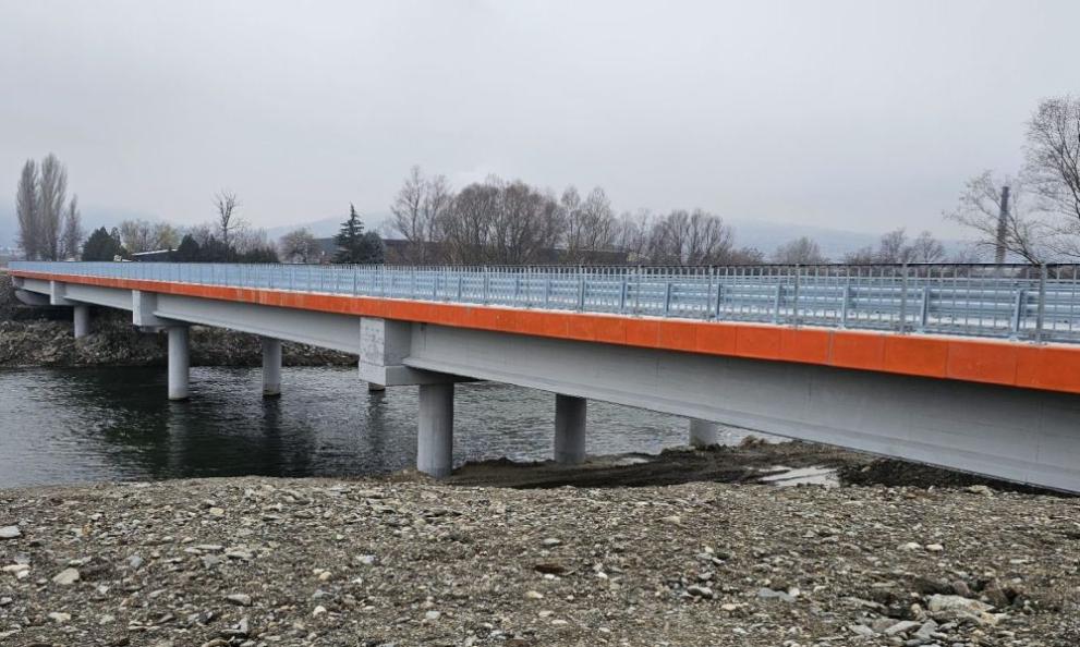 Завърши изграждането на новия мост над река Струма при село