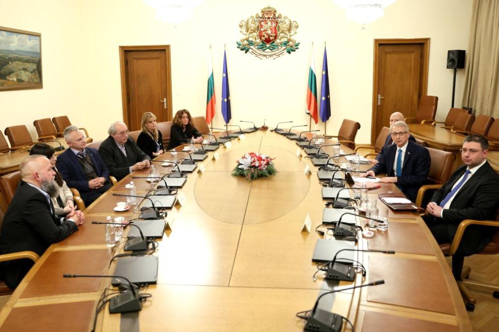 Паметникът доста отдавна създава проблеми и създава проблеми. Кой как