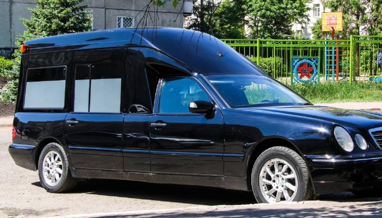 катафалка - ТАКОВА НЕЩО НЕ СТЕ ВИЖДАЛИ: Катафалка лети като ракета в насрещното! (ВИДЕО)