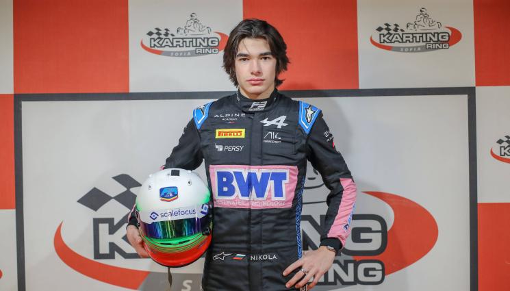 Никола Цолов - Пилотът Никола Цолов пред „Телеграф“: Понякога ми се иска да съм обикновен тийнейджър и да ходя на училище