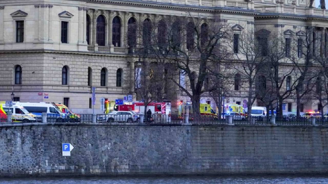 Карлов университет