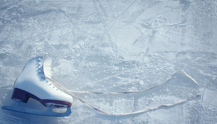 ледена пързалка - Отвориха ледена пързалка в църква за Коледа (СНИМКА)