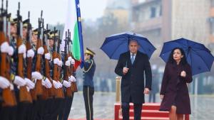 Българският държавен глава Румен Радев и президентът на Косово Вьоса