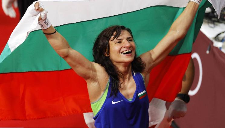 Стойка Кръстева - Олимпийската шампионка Стойка Кръстева пред