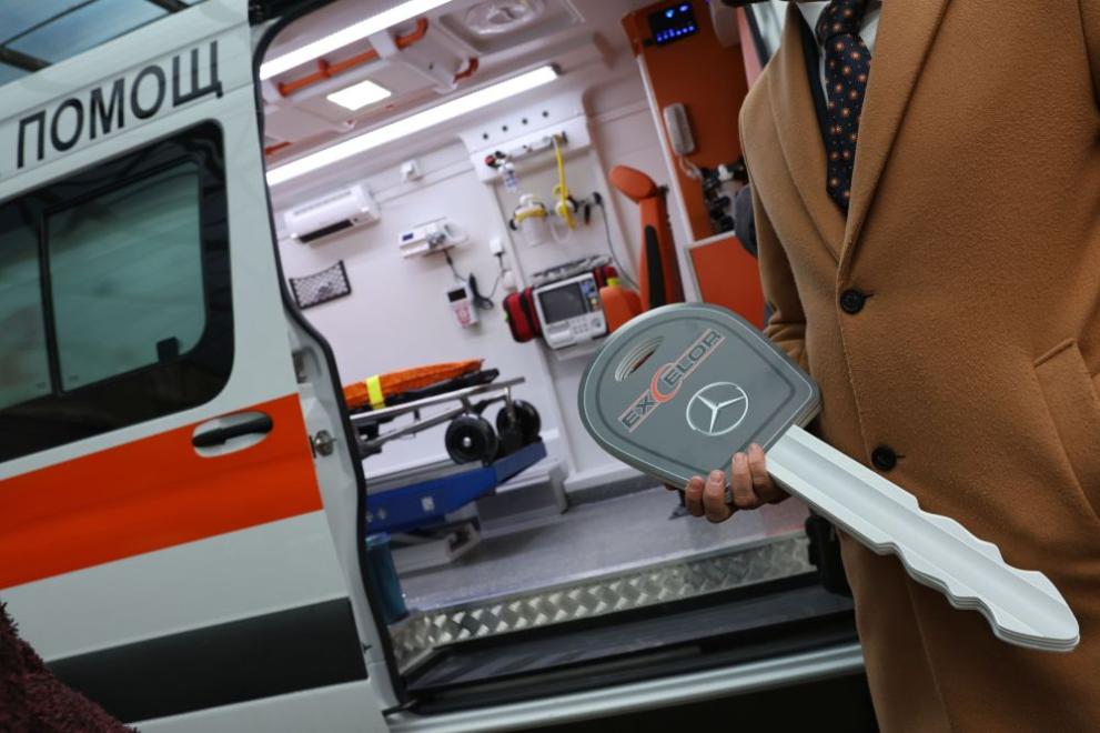  денков министър председател коли за спешна помощ софия незабавна помощ 