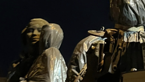 Демонтираните бронзови фигури от монумента Паметник на съветската армия са