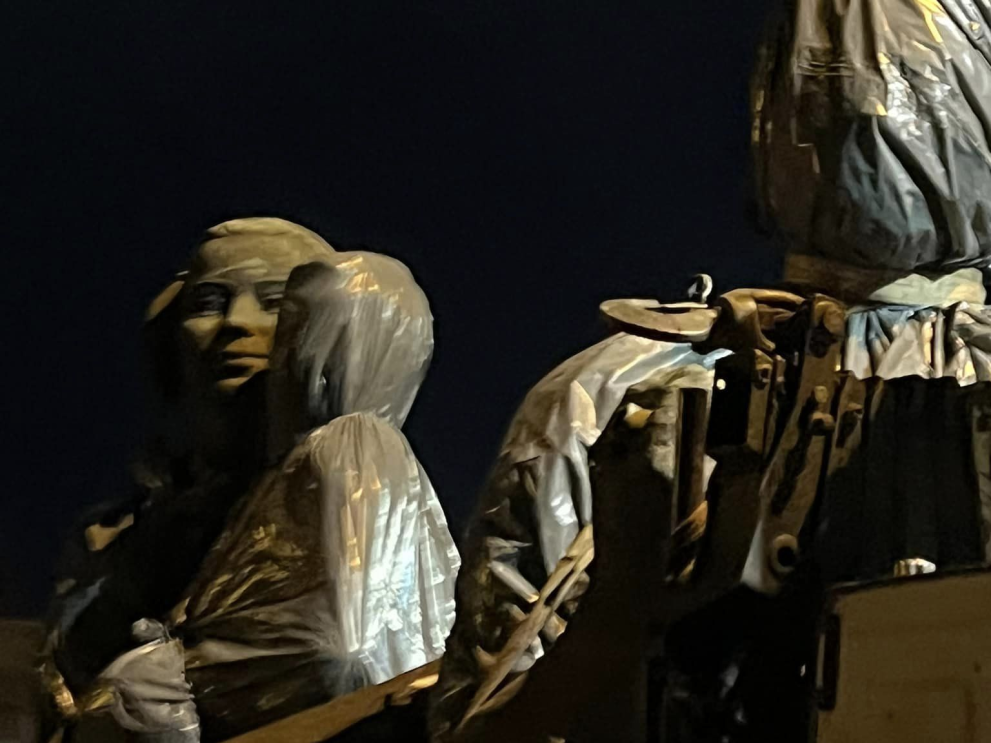 Демонтираните бронзови фигури от монумента “Паметник на съветската армия са