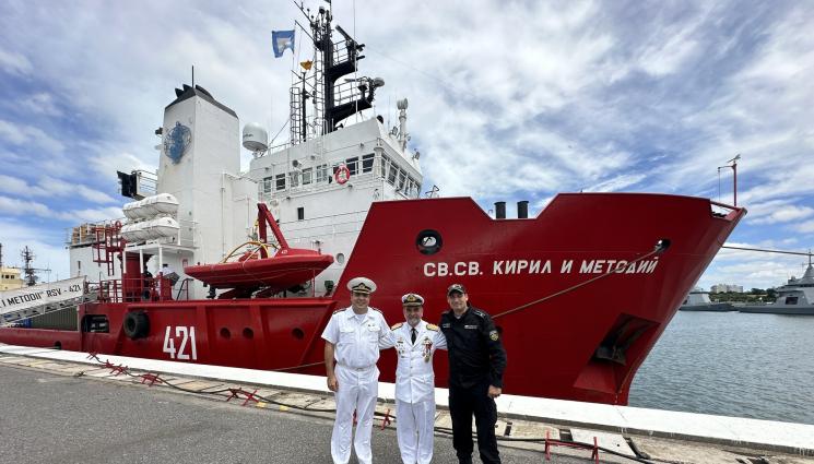 кораб - За Нова година стигаме до Ливингстън