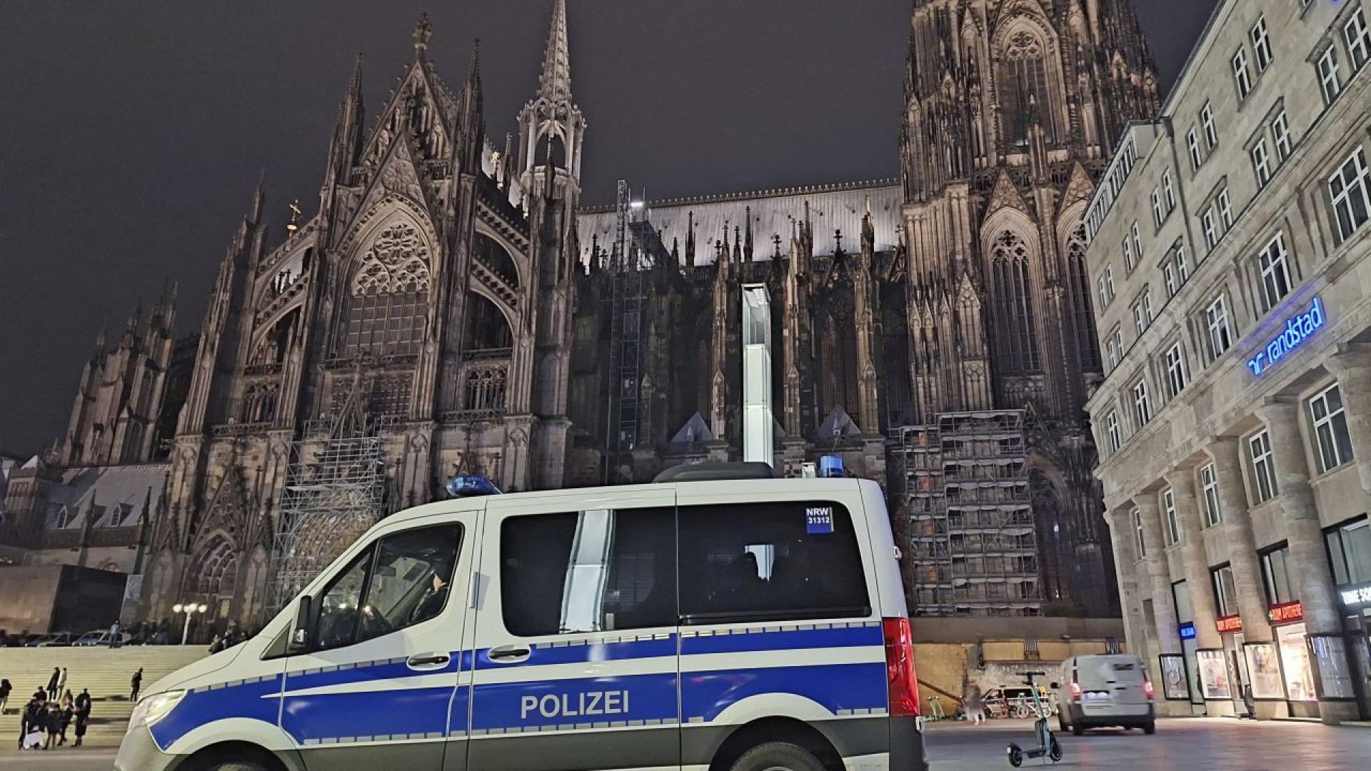 Около 20 000 души се евакуират от домовете си в