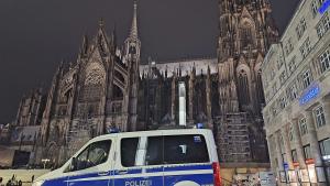 Германската полиция съобщи че е претърсила снощи Кьолнската катедрала след