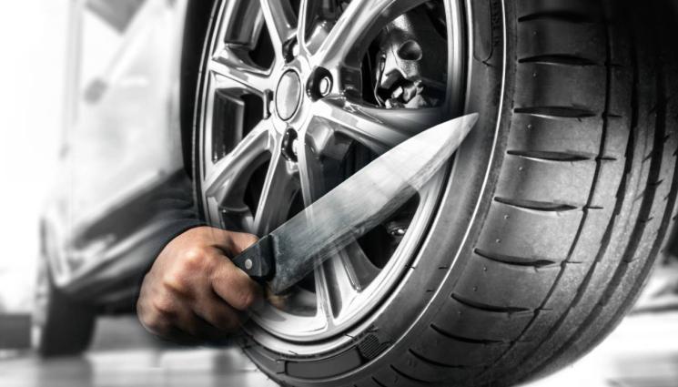 гуми - ИГРАЧКА -ПЛАЧКА: Тийнейджър накълца гумите на 15 коли!