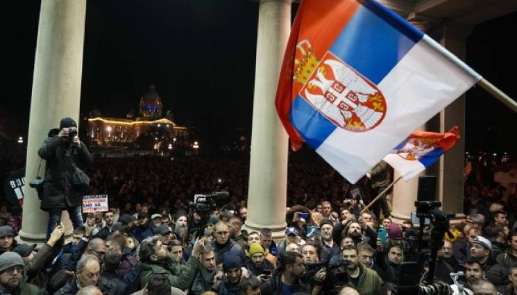 Белград бунт - БУНТ: Белград в кръв и сълзотворен газ! (ВИДЕО)