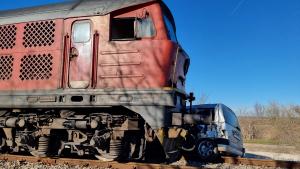 Катастрофа на железопътен прелез забавя движението на влаковете в област