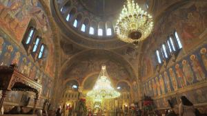 Десетки миряни се събраха в Софийския митрополитски катедрален храм Света