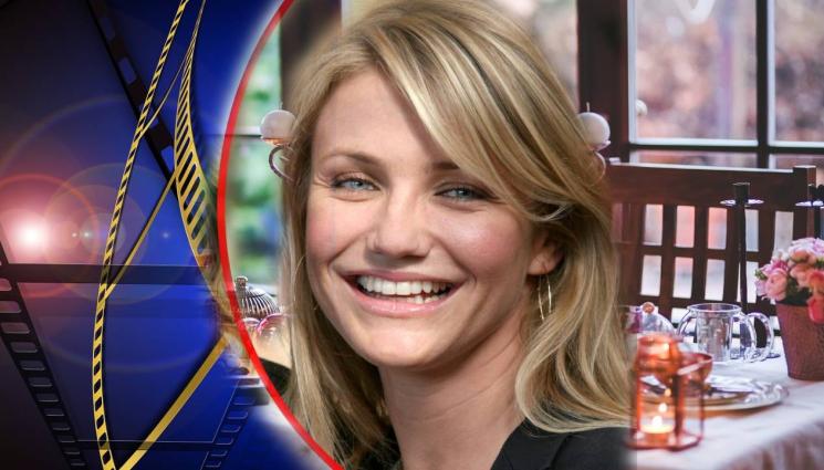 Камерън Диас - СЪСИПАХА ГИ: Любим коледен филм на българите с ужасен гаф! (СНИМКИ)