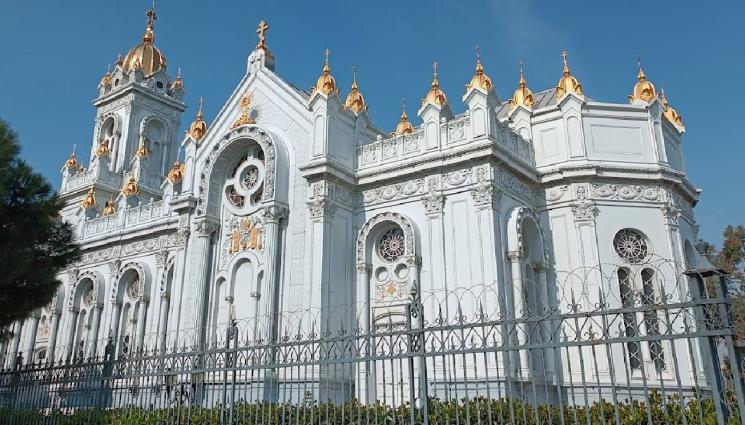 Желязната Църква - В ЖЕЛЯЗНАТА ЦЪРКВА: Българският храм на Босфора отвори порти за Вселенския патриарх! (СНИМКИ)