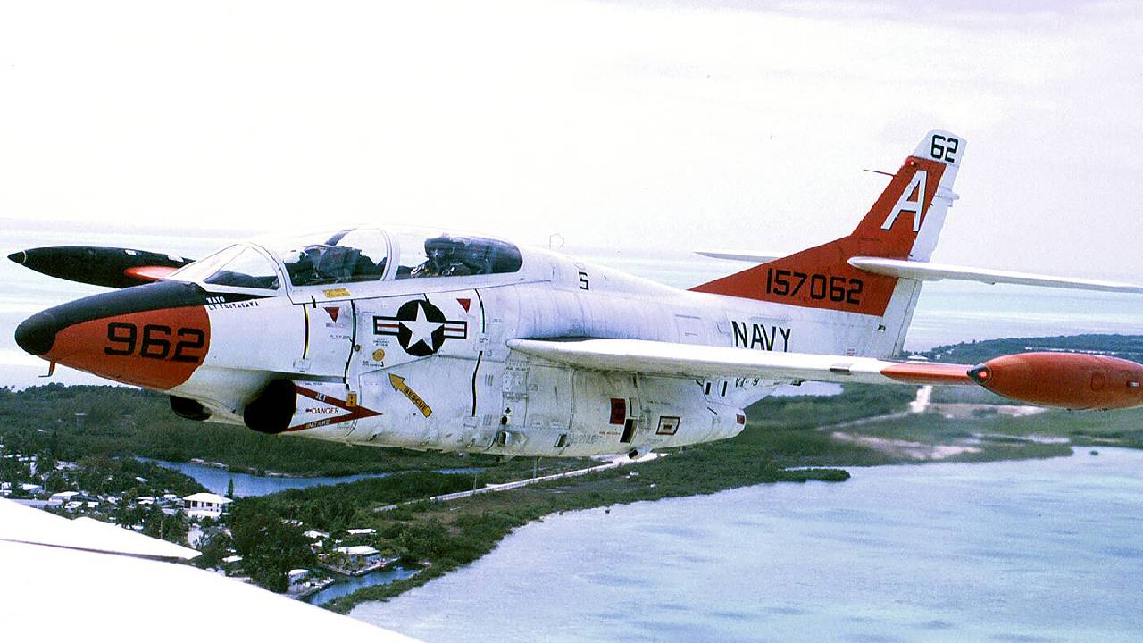 Военеен самолет за обучение