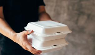 Как магазини и ресторанти ни товарят с опаковките 