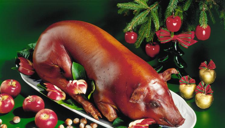 печено прасе - ЗА ЧНГ: Печеното прасенце кацва на софрата за 400 лева, носят ни вкъщи 5-степенното меню