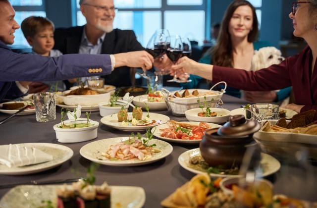 Коледната трапеза излиза най-скъпо в Ловеч, а най-малко ще платят