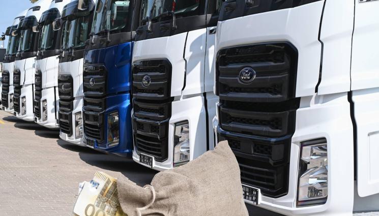 пари - КАКВОТО ПОСЕЕШ, ТОВА ЩЕ ПОЖЪНЕШ: Откриха над €71 000 под чували с картофи за посев