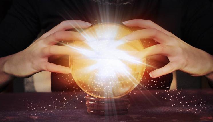 кристално кълбо - ДА ТИ НАСТРЪХНАТ КОСИТЕ: Страховитите тайни на кристалната сфера!