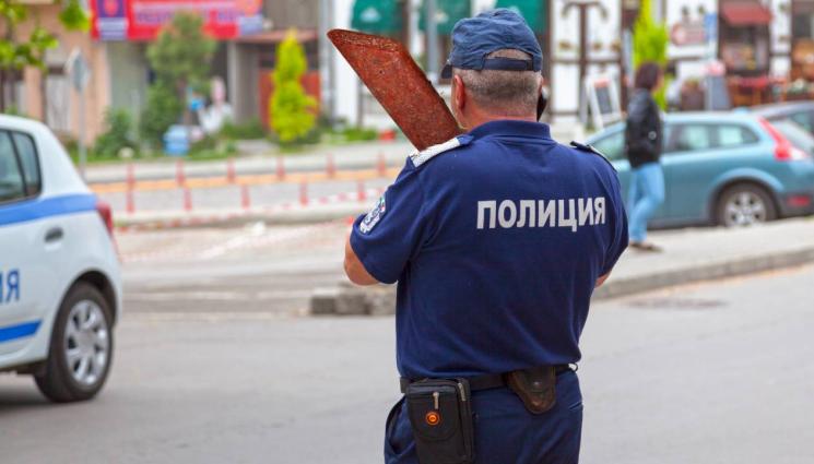 полицай луканка - Подкупните ченгета Грую и Гошо вдигат наздравица за ЧНГ, пуснаха ги от ареста!