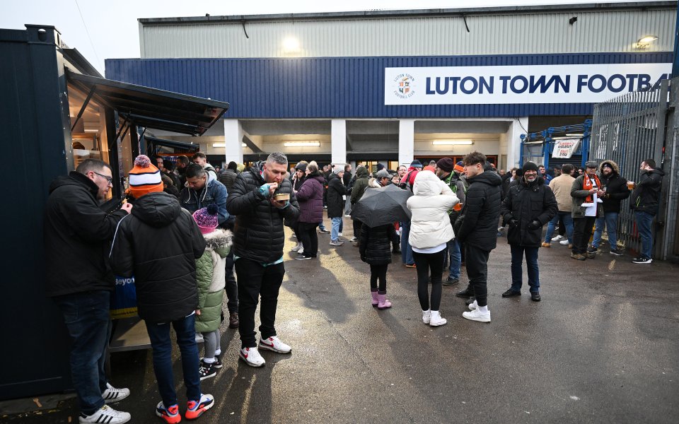 Лутън посреща Челси в мач от 20-я кръг на Висшата