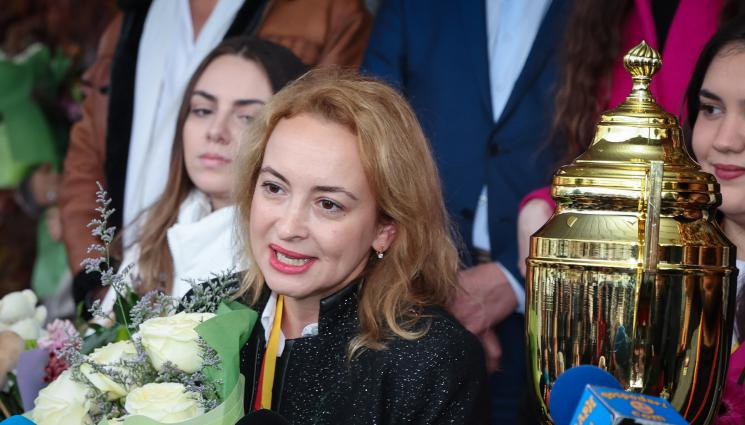 Антоанета Стефанова - Черните фигури помогнаха на Стефанова и Радева в Родос