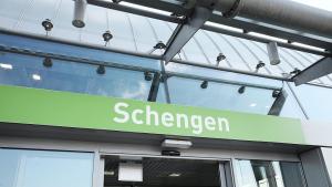 Частичното приемане на България в Шенген се приема от българите