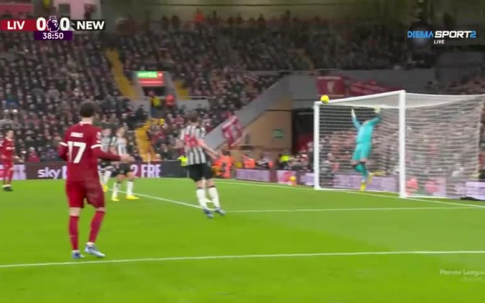 В 39-ата минута на мача между Ливърпул и Нюкасъл Трент Александър-Арнолд