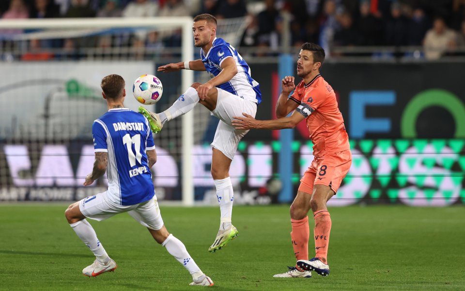 Помощник-треньорът на България Георги Донков се е срещнал с халфа