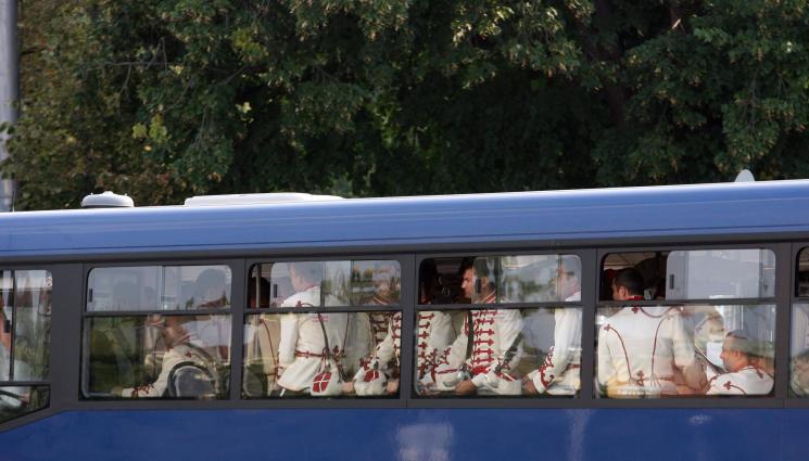 армия - СРЕЩУ 27,7 МЛН. ЛЕВА: Оборудват армията със 111 нови автобуса