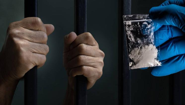 затвор амфетамин - НОВОГОДИШЕН ПОДАРЪК: Надзирател откри амфетамин в багажа на пандизчия