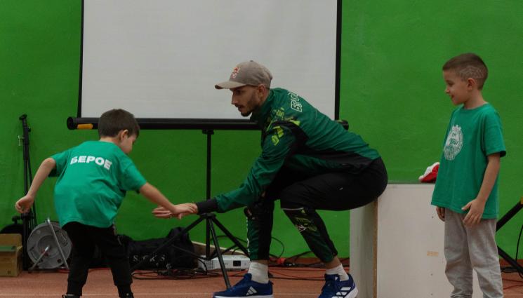 Тихомир Иванов - Атлетът Тихомир Иванов направи 200 000 крачки през декември и осигури дарение от 2600 лева