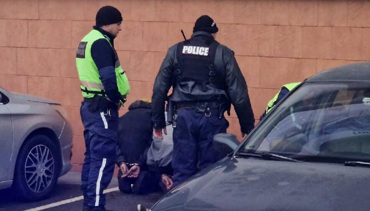 арест - ЗА КОЙ ПЪТ!? Ченгетата заключиха група мигранти край Силистра