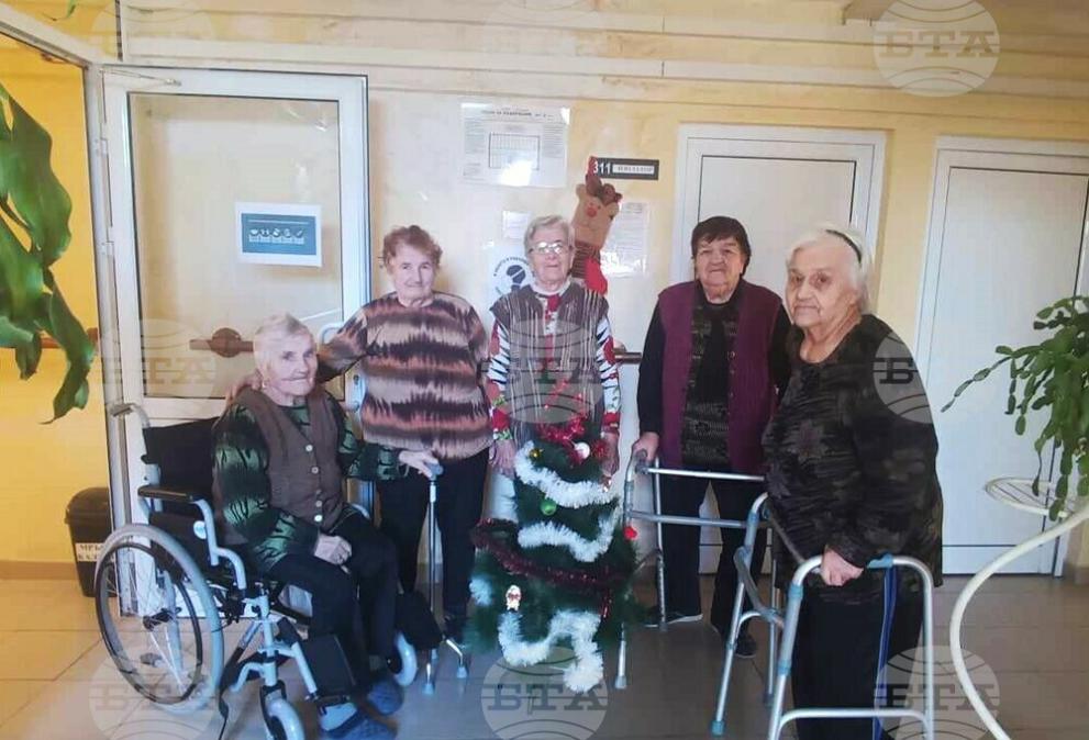 Снимка: Благотворителен базар в Силистра помогна на възрастни хора с увреждания