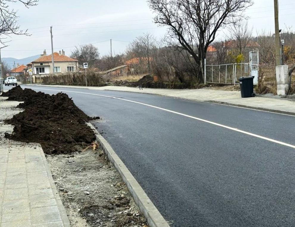 Община Бургас извърши цялостен ремонт на път BGS1033. Той осигурява