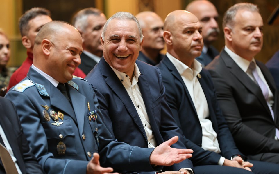 Христо Стоичков награди най-добрите военни спортисти за 2023 г.