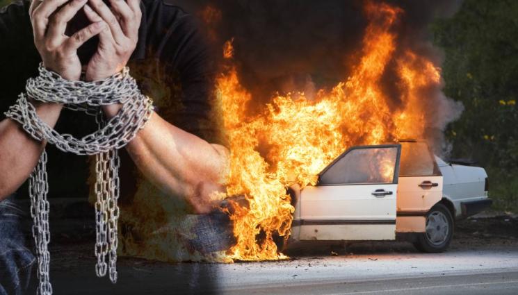 кола - УЖАСЯВАЩО: Самоубиец се окова във вериги в колата си и се запали