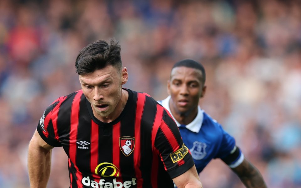 Ръководството на Борнемут иска да се раздели с Кийфър Мур още