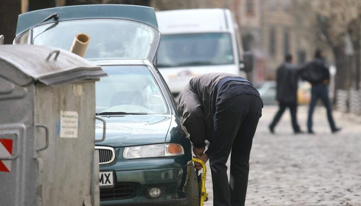 скоба - СЛАДКО ОТМЪЩЕНИЕ: Мъстят на ЦГМ с лепило! (ВИДЕО)