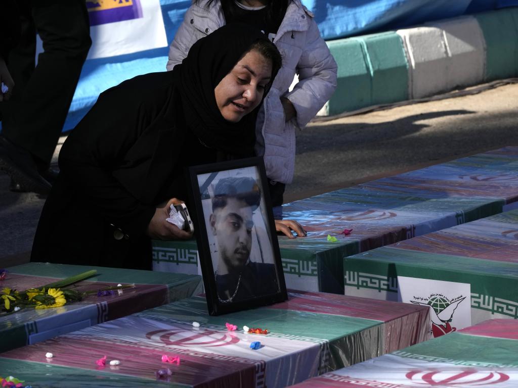 Иран оплаква жертвите на самоубийствения атентат извършен по време на