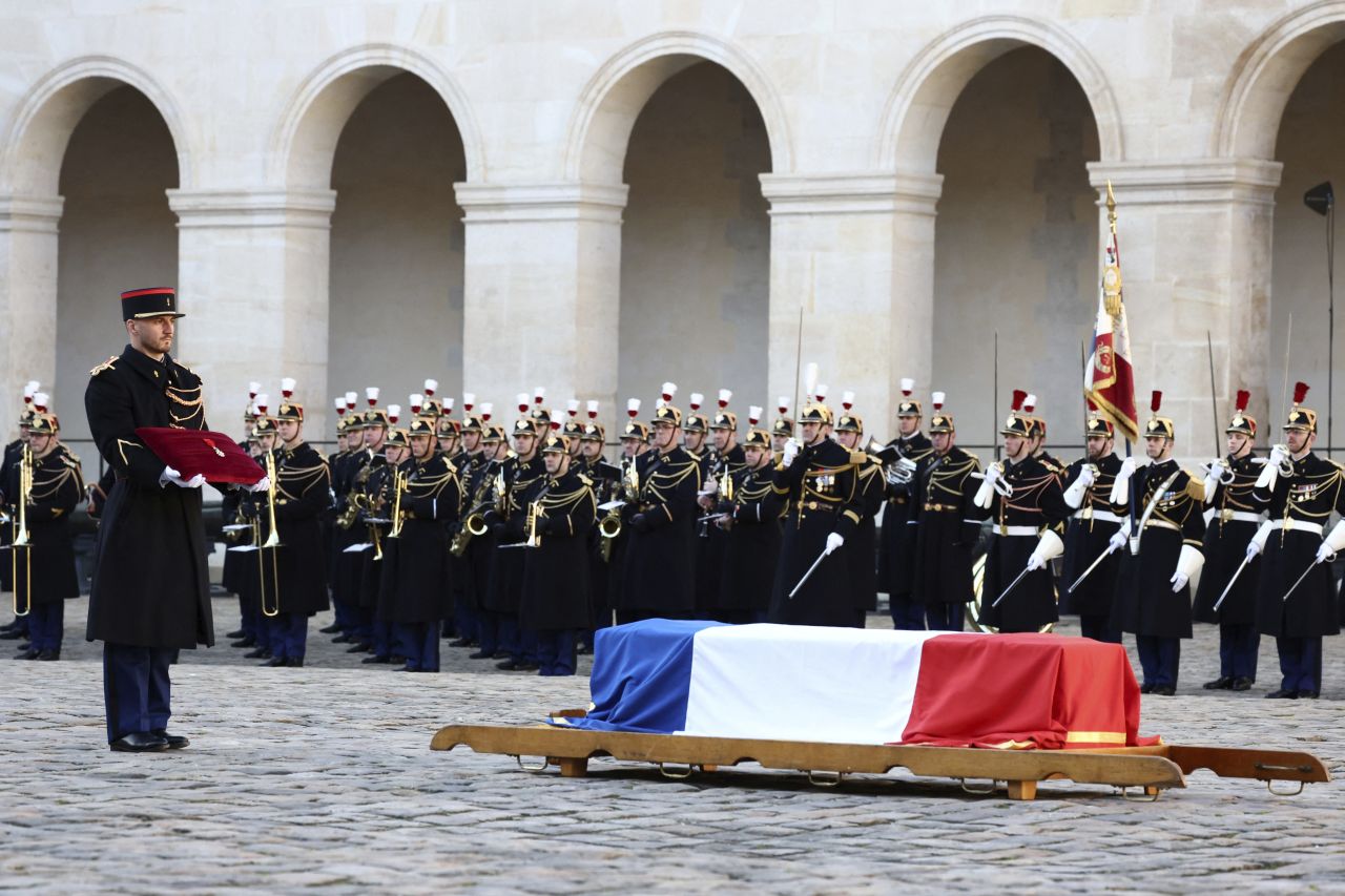 <p>Европейските лидери се сбогуват с &quot;бащата на еврото&quot; Жак Делор в Париж</p>