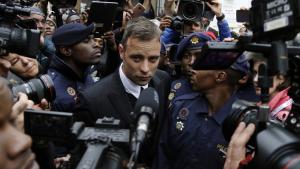 Бившият лекоатлет Оскар Писториус беше освободен от затвора преждевременно и