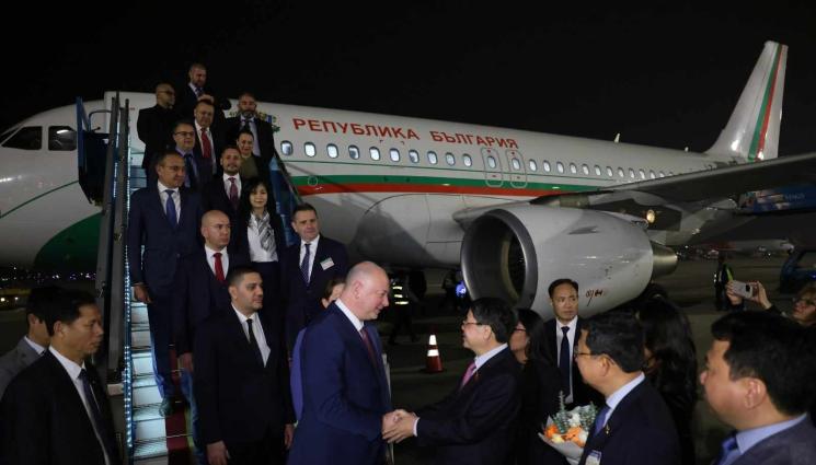 Росен Желязков - Шефът на НС пристигна във Виетнам