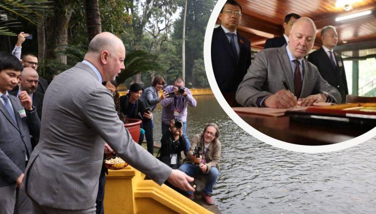 Росен Желязков - Желязков влезе в спалнята на Хо Ши Мин (СНИМКИ)